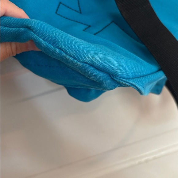 Kavu Blue Sling Bag with Coral Details - Picture 4 of 5